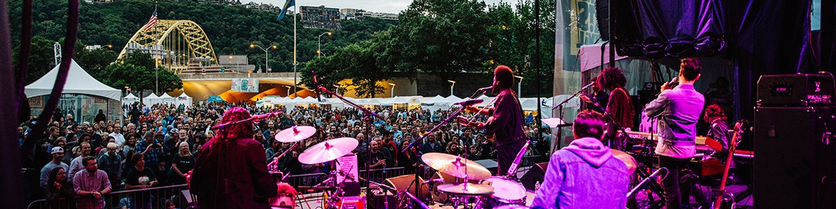 a band plays to a large crowd in point state park